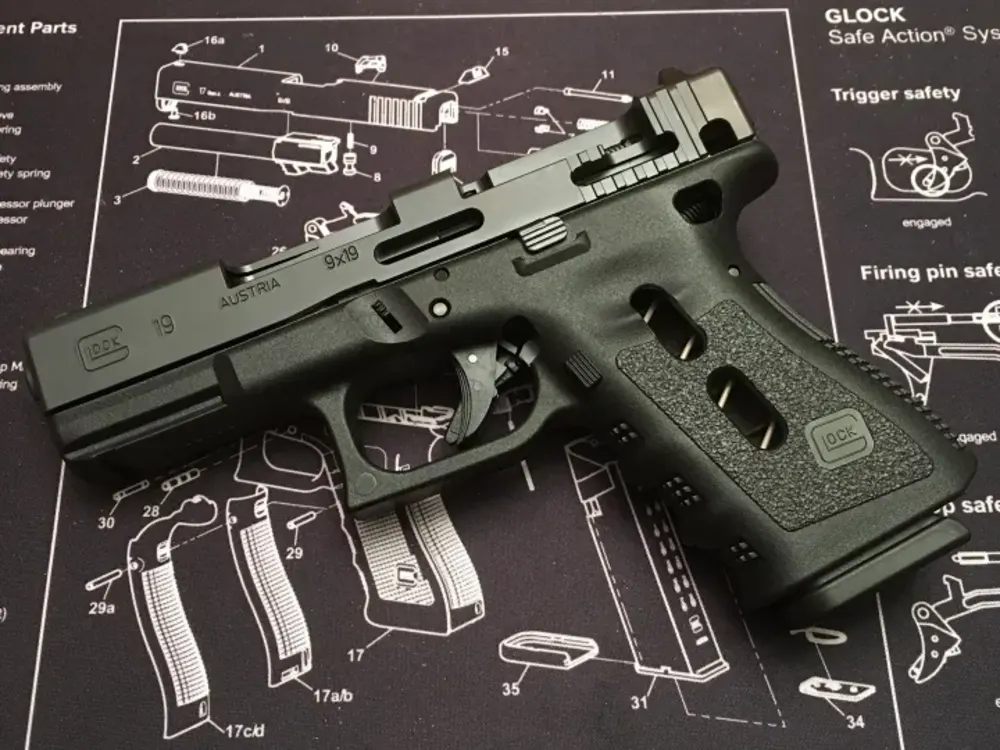 GLOCK 19 GEN3 CUTAWAY RARE!-img-0