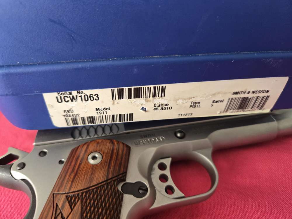 Smith and Wesson 1911 E series Stainless 5in .45acp-img-8