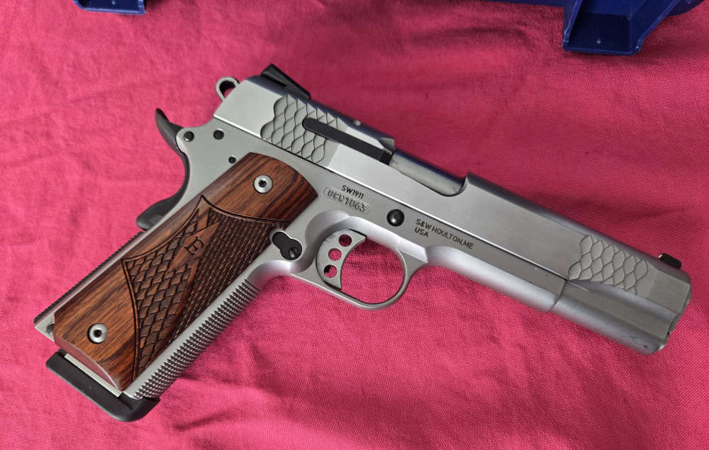 Smith and Wesson 1911 E series Stainless 5in .45acp-img-2