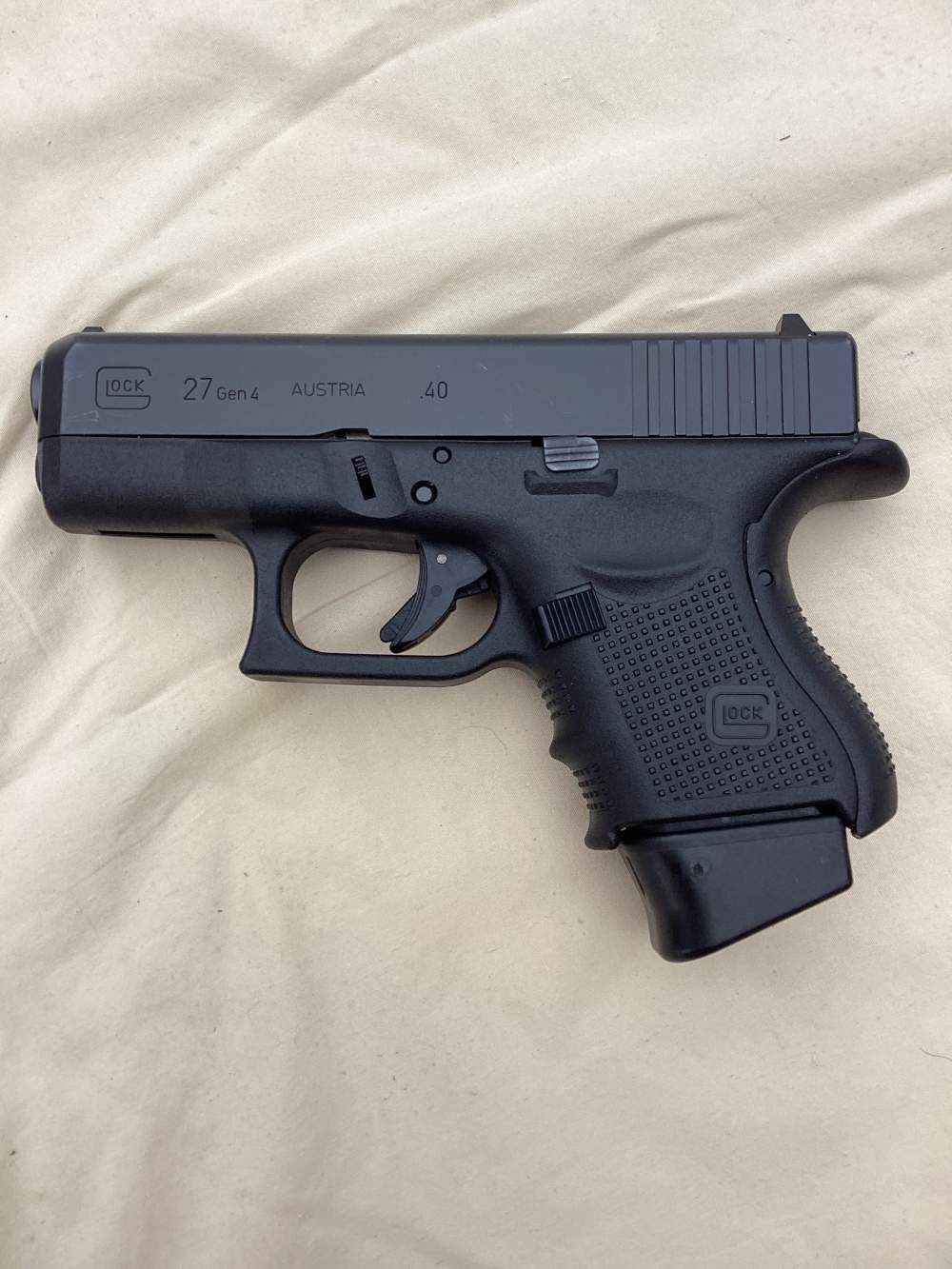 Glock 27 40 SW Generation 4, 6 Magazines Very Nice -img-6