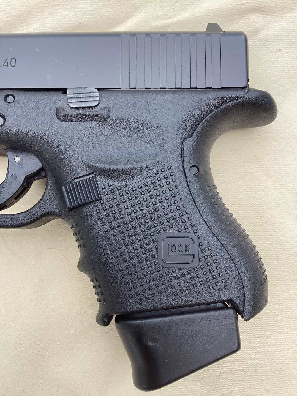 Glock 27 40 SW Generation 4, 6 Magazines Very Nice -img-5