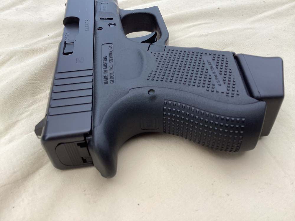 Glock 27 40 SW Generation 4, 6 Magazines Very Nice -img-8