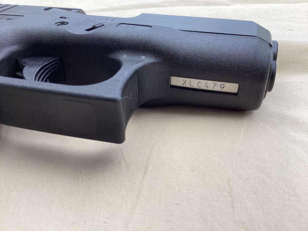 Glock 27 40 SW Generation 4, 6 Magazines Very Nice -img-4