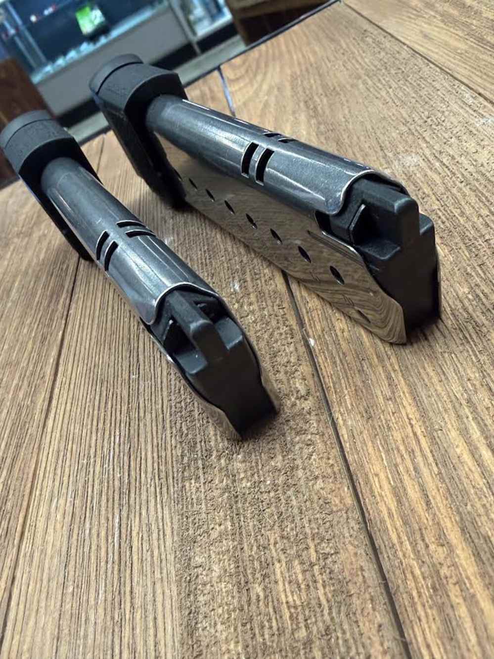 2 - Sig Sauer P220 45 ACP 10 Round Magazines -img-4
