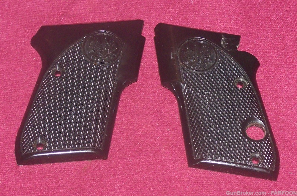 BERETTA 3032 TOMCAT GRIPS ASSEMBLY-img-1