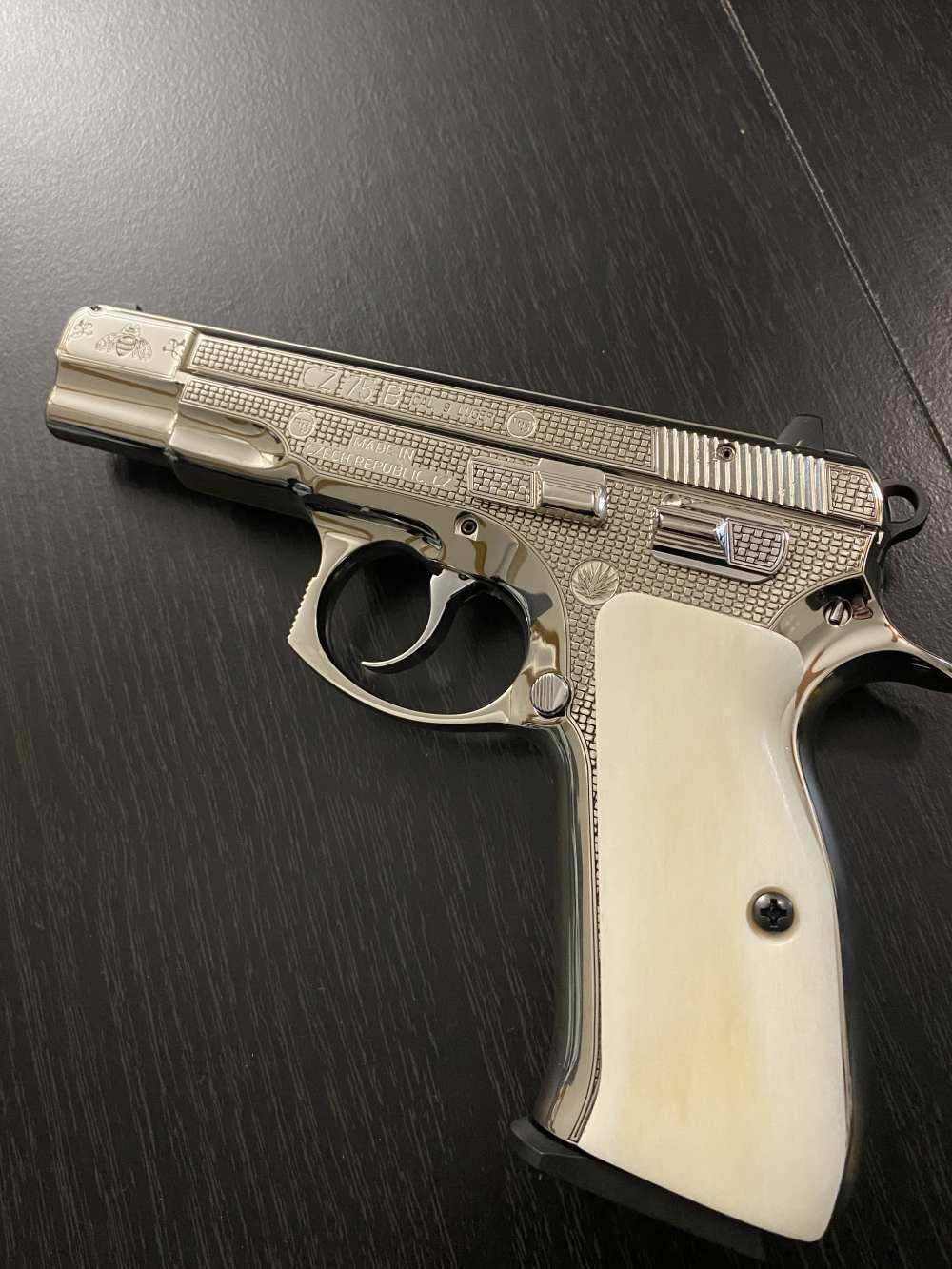 CZ 75 B Nickel engraved -img-0