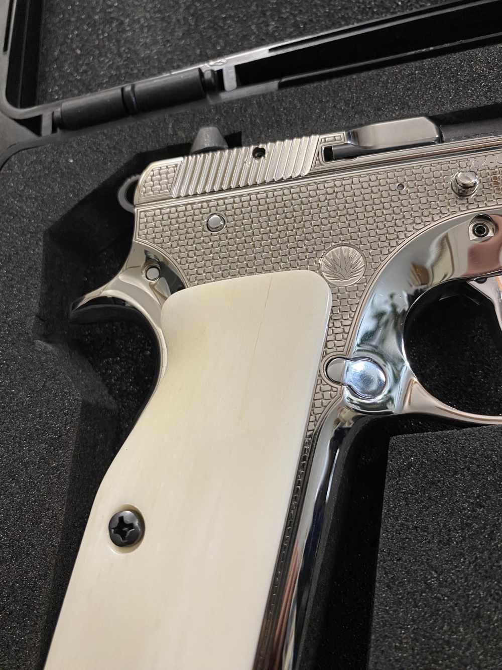 CZ 75 B Nickel engraved -img-8