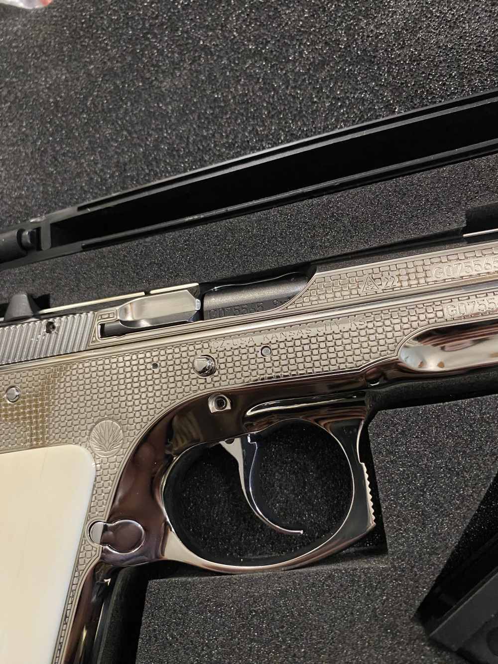 CZ 75 B Nickel engraved -img-7
