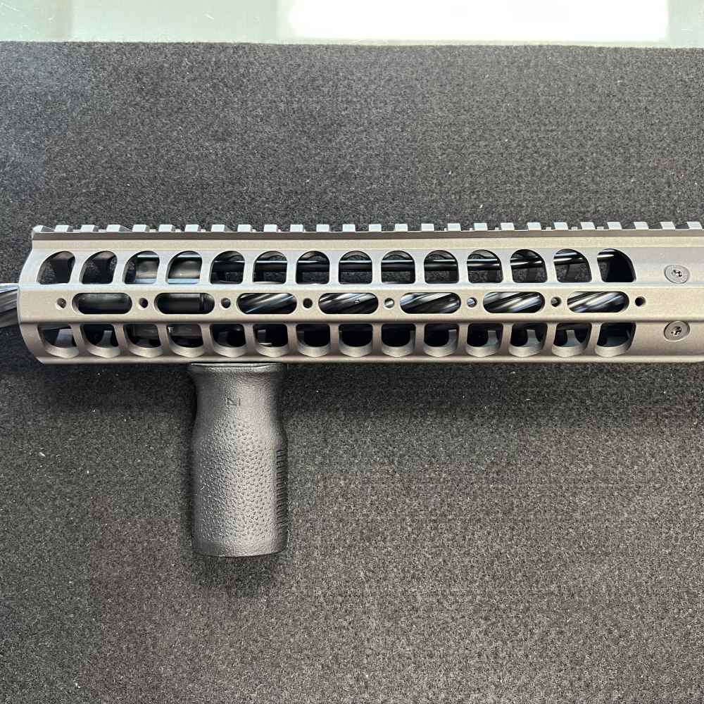 LWRC M6 5.56MM NATO W/Box Brand New! -img-4