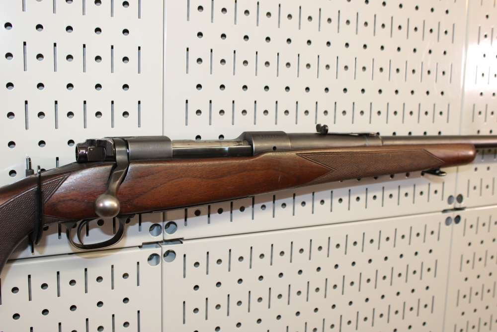 Winchester Model 70 (Pre-64) - 220 Swift - 1951 - Completely Original-img-2