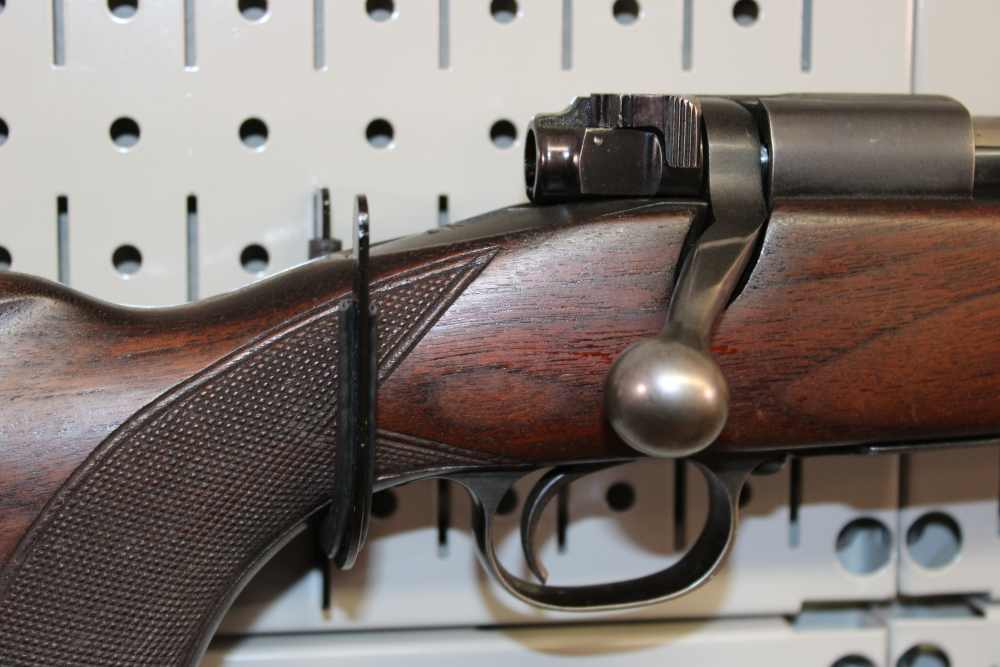 Winchester Model 70 (Pre-64) - 220 Swift - 1951 - Completely Original-img-9