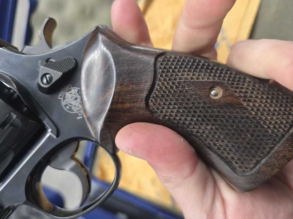 SMITH AND WESSON 57 MOUNTAIN GUN 41 REM MAG-img-8