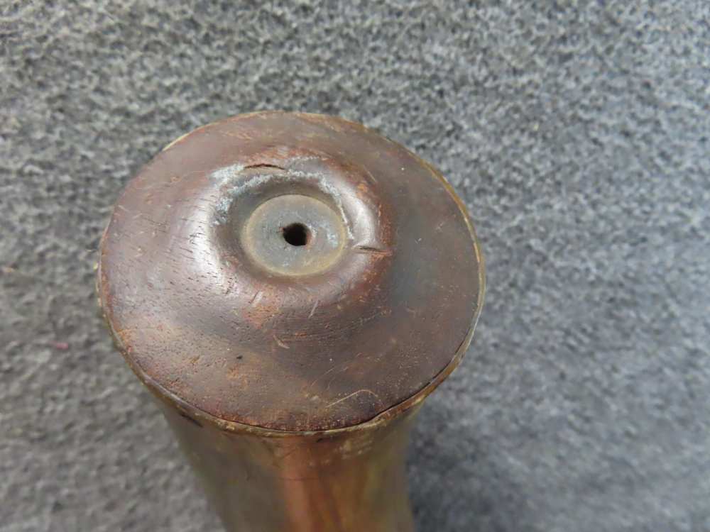 2-ANTIQUE POWDER HORNS, RIFLE AND PISTOL SIZE WITH WOODEN ENDS-img-2
