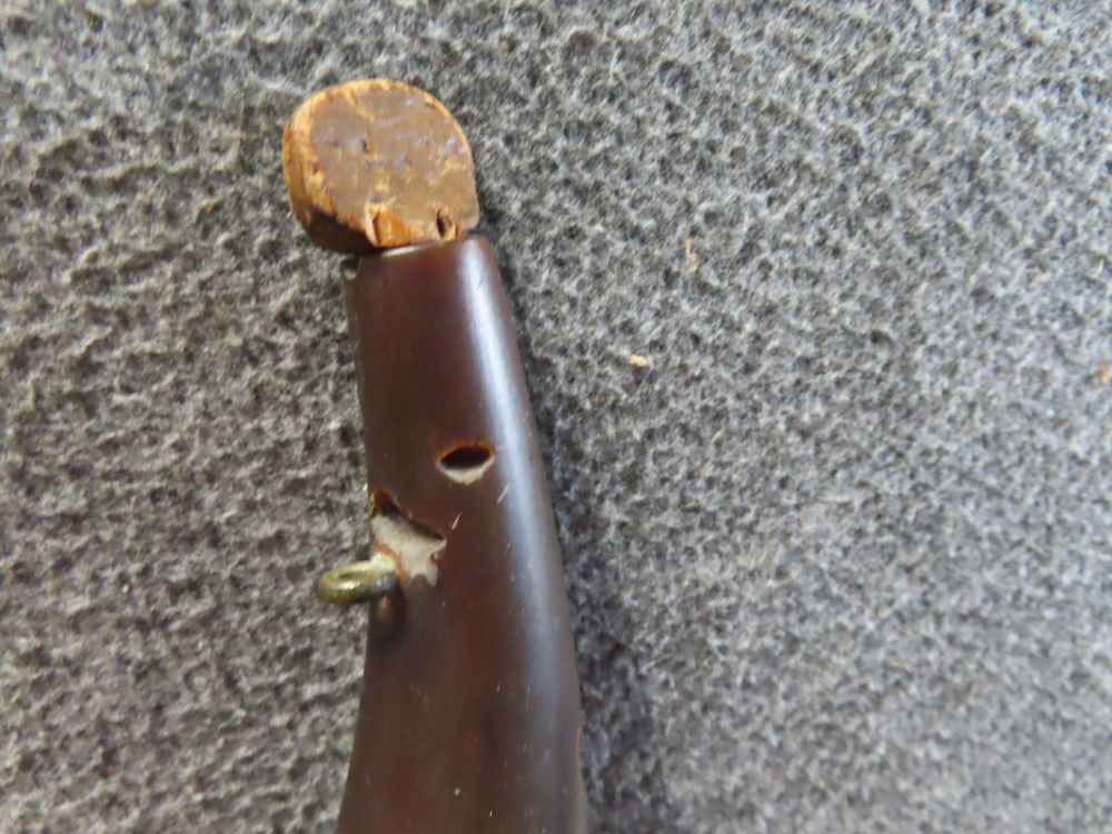 2-ANTIQUE POWDER HORNS, RIFLE AND PISTOL SIZE WITH WOODEN ENDS-img-6