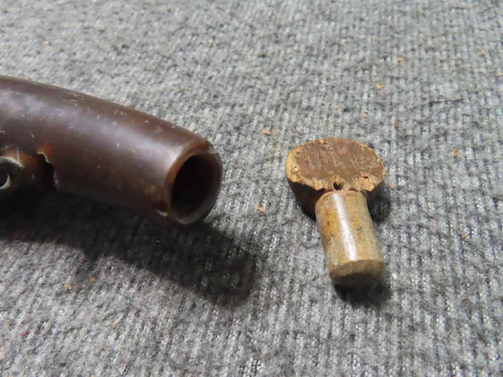 2-ANTIQUE POWDER HORNS, RIFLE AND PISTOL SIZE WITH WOODEN ENDS-img-7