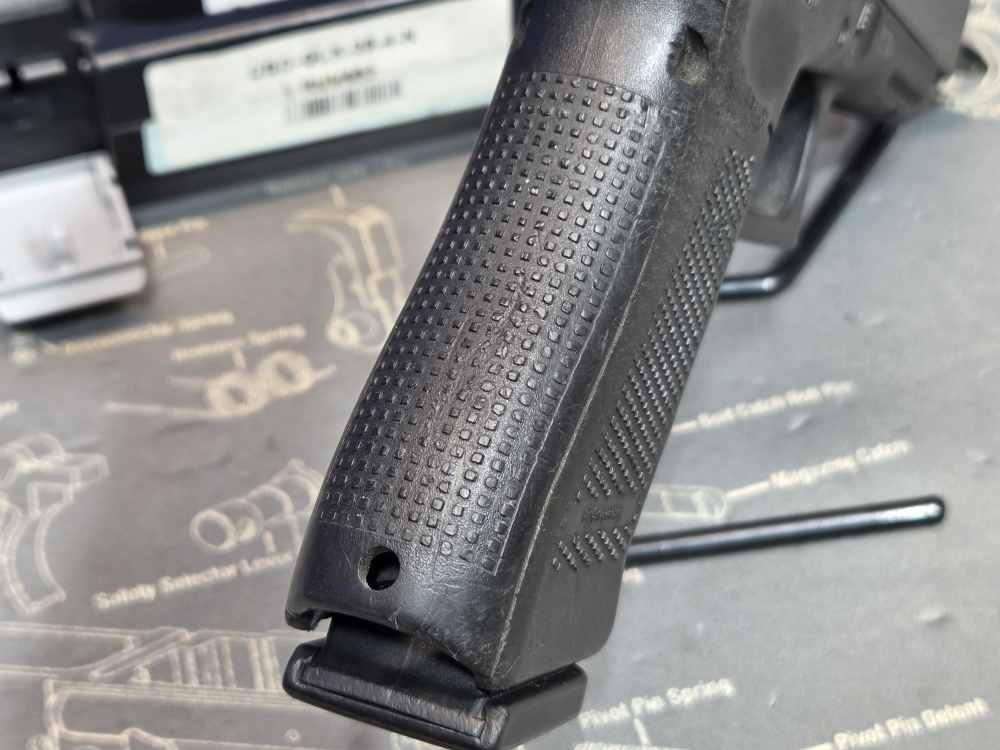 Penny Auction! Glock 35 Gen 4 .40 S&W Semi-Automatic Pistol 5.31" Barrel-img-10