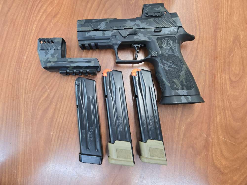 Sig Sauer M18x 9mm with 4 magazines-img-3