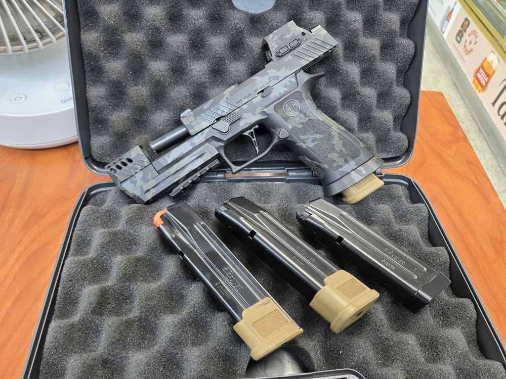 Sig Sauer M18x 9mm with 4 magazines-img-1