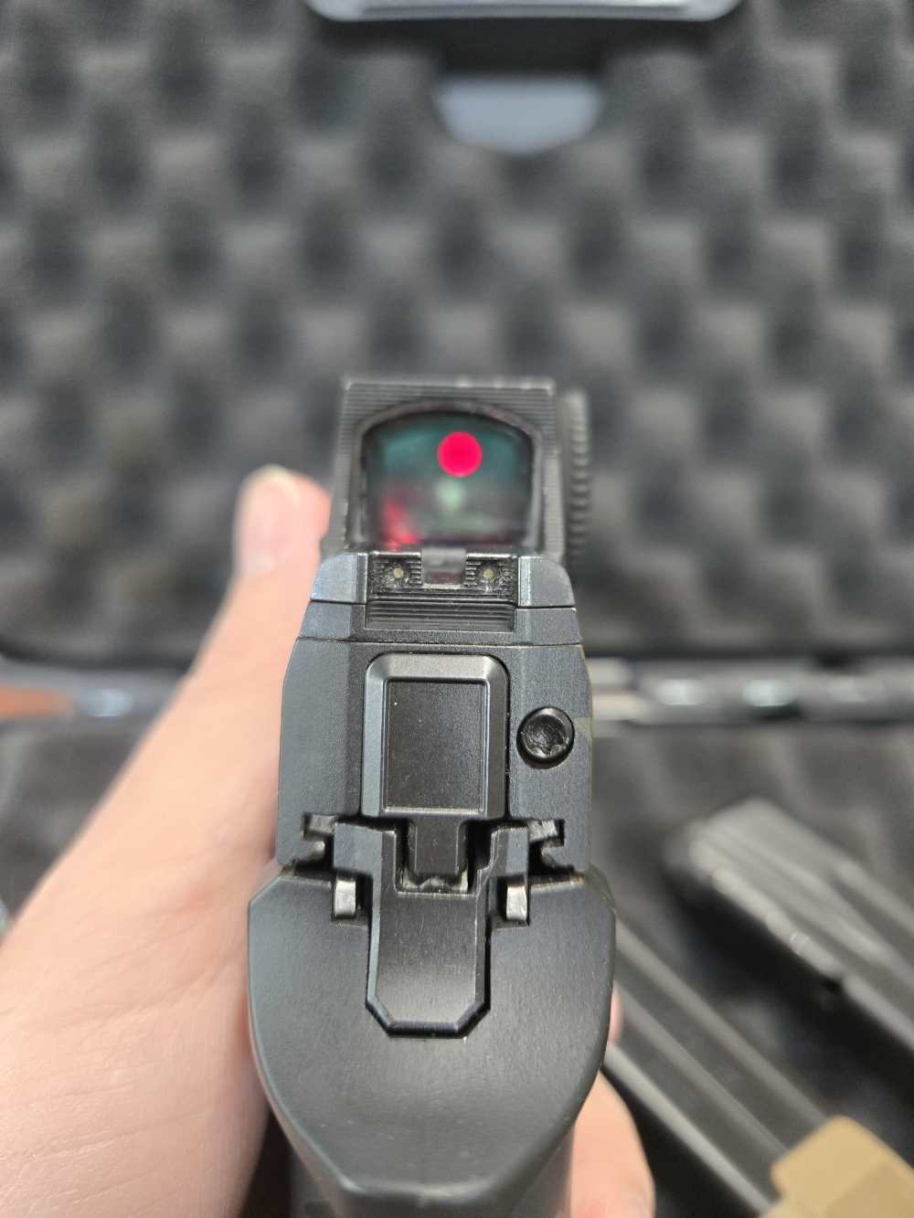 Sig Sauer M18x 9mm with 4 magazines-img-2