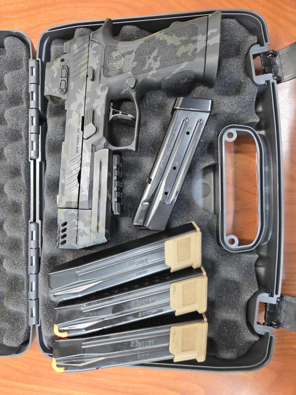 Sig Sauer M18x 9mm with 4 magazines-img-4