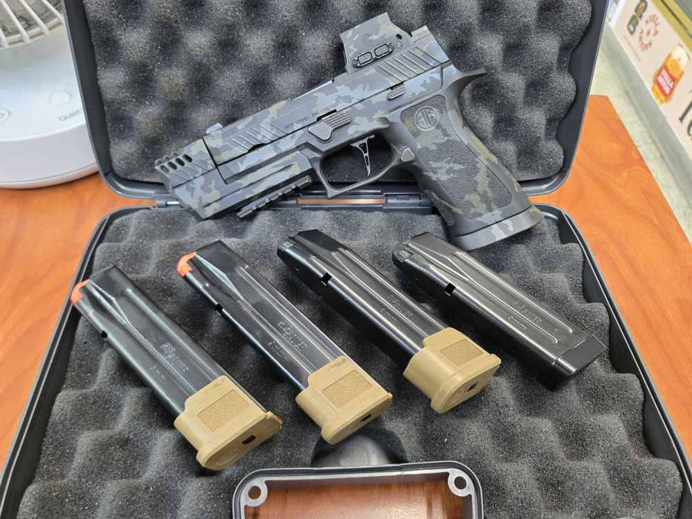Sig Sauer M18x 9mm with 4 magazines-img-0