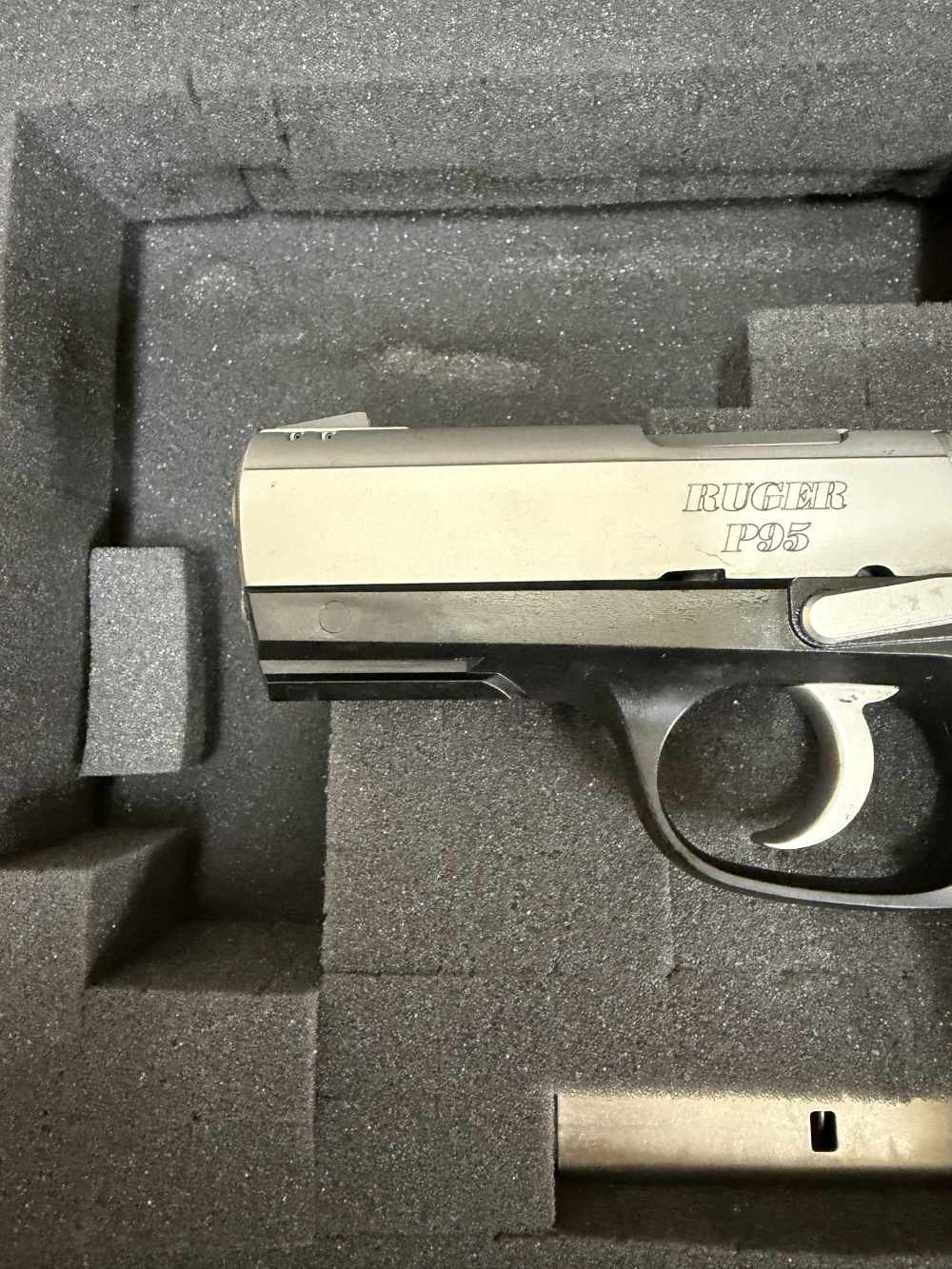 Ruger P95, 9mm, 3.9”, Plano  Case, No Reserve!-img-4