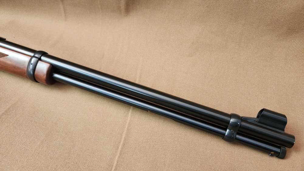 Winchester 9422M 22WMR Rifle excellent condition-img-2