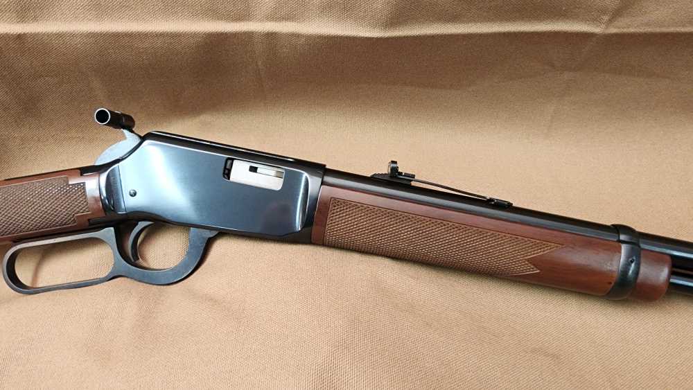 Winchester 9422M 22WMR Rifle excellent condition-img-3