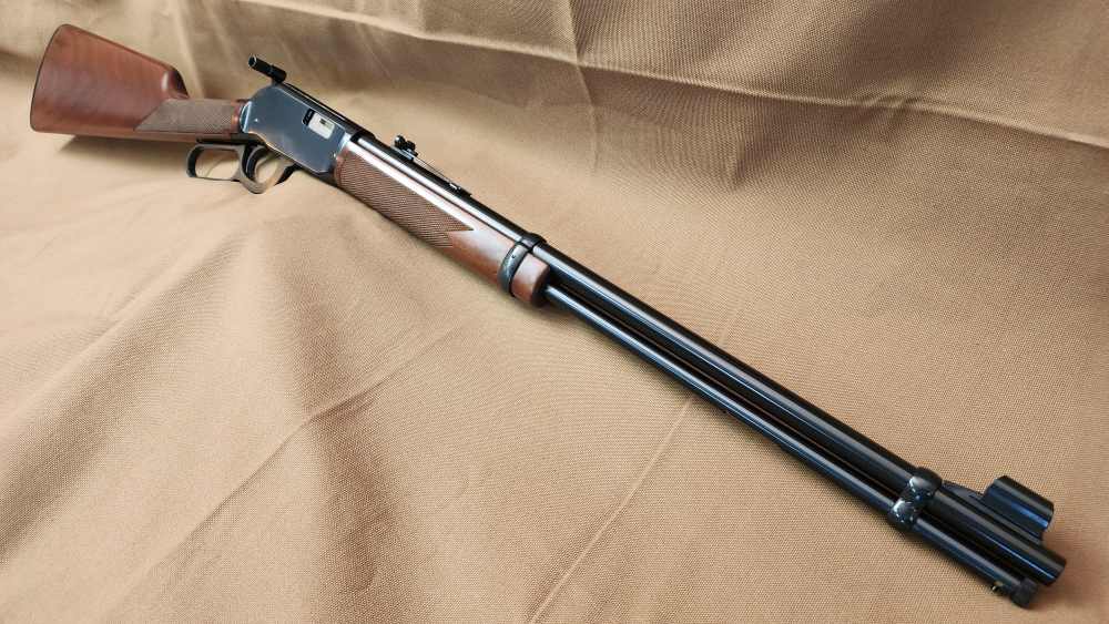 Winchester 9422M 22WMR Rifle excellent condition-img-1