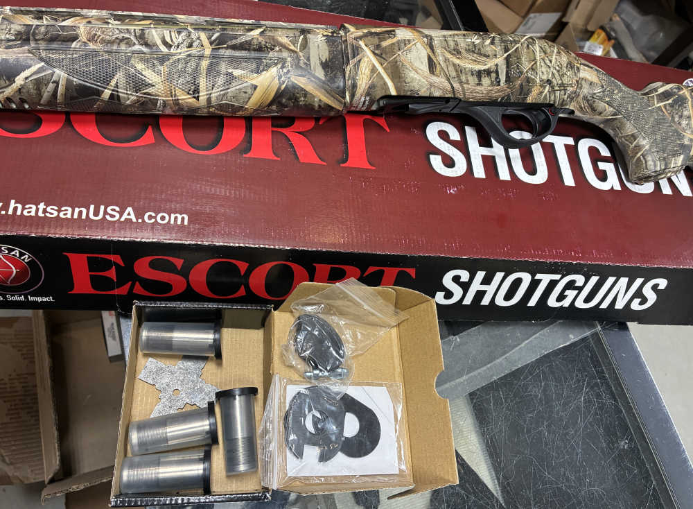 Escort PS by Hatsan 12ga 28" Max5 camo semi auto New(no card fees)-img-4