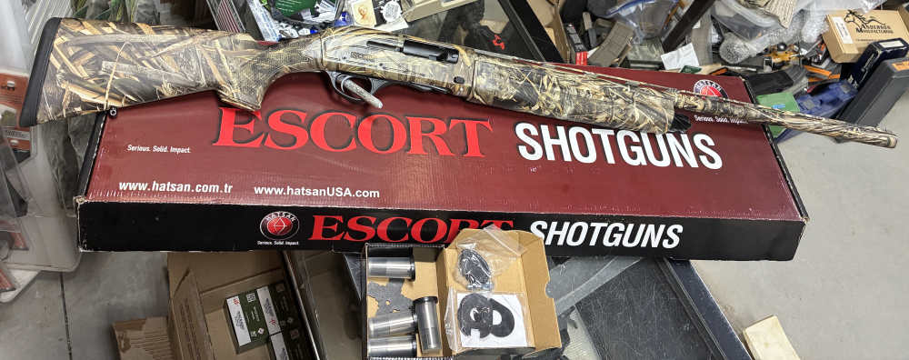 Escort PS by Hatsan 12ga 28" Max5 camo semi auto New(no card fees)-img-0