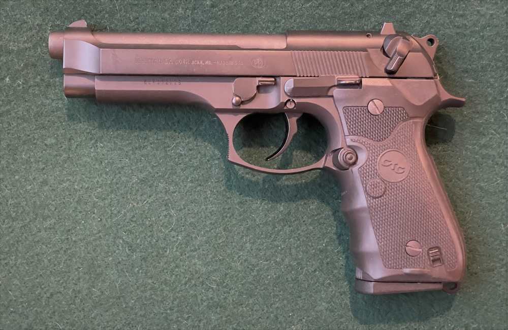 Beretta 92FS 9mm w/Crimson Trace Laser grips, 2 mags, OE case, exc. cond.-img-4