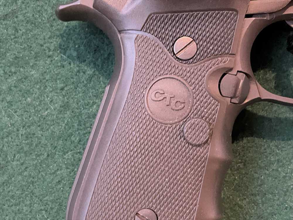 Beretta 92FS 9mm w/Crimson Trace Laser grips, 2 mags, OE case, exc. cond.-img-3