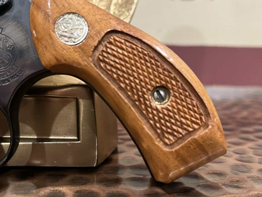 Smith & Wesson Model 36-7 .38 S&W Spl. 2" barrel Chiefs Special Excellent-img-2