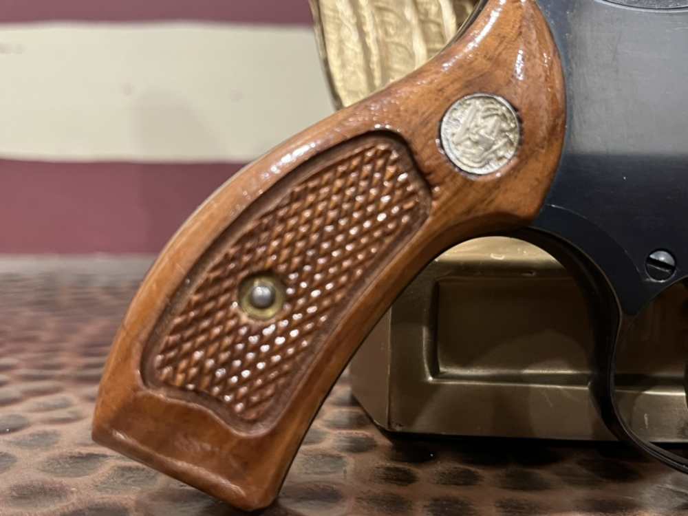 Smith & Wesson Model 36-7 .38 S&W Spl. 2" barrel Chiefs Special Excellent-img-11