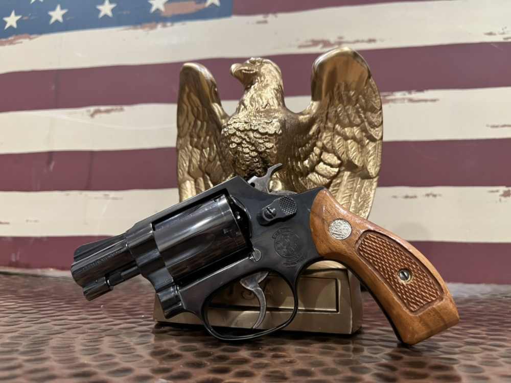 Smith & Wesson Model 36-7 .38 S&W Spl. 2" barrel Chiefs Special Excellent-img-1