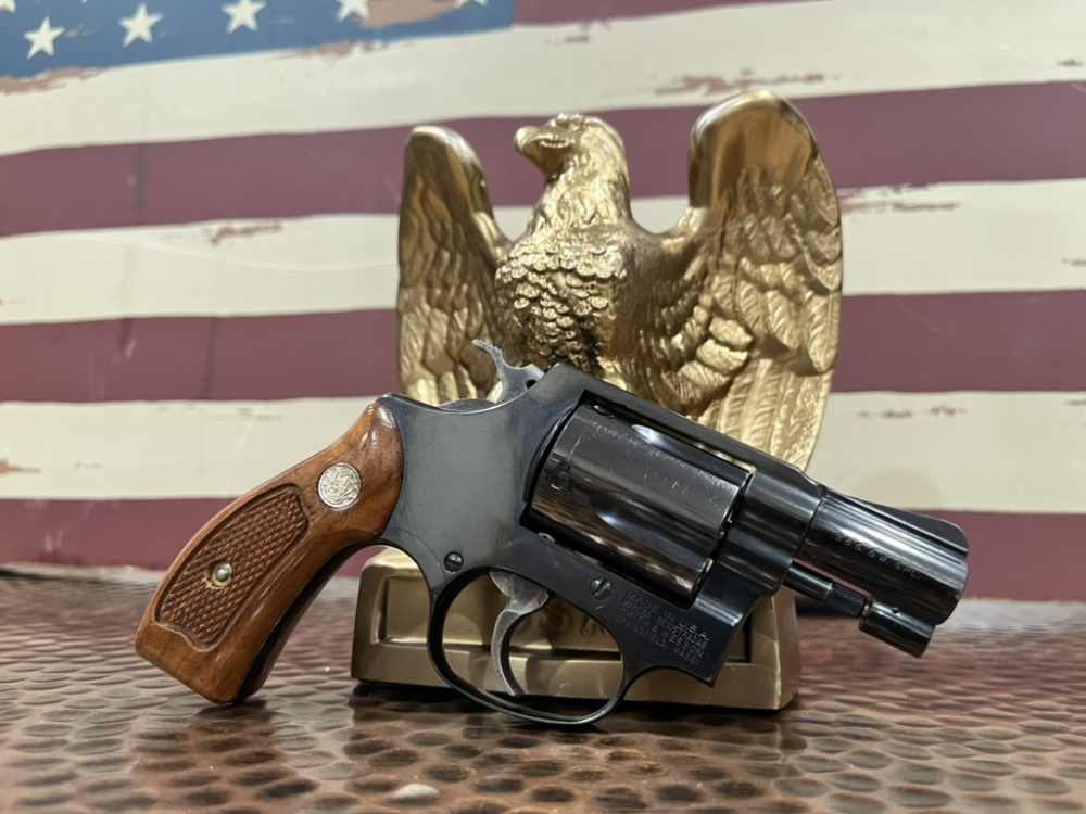 Smith & Wesson Model 36-7 .38 S&W Spl. 2" barrel Chiefs Special Excellent-img-8