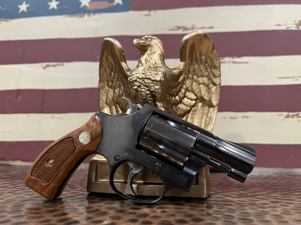 Smith & Wesson Model 36-7 .38 S&W Spl. 2" barrel Chiefs Special Excellent-img-9