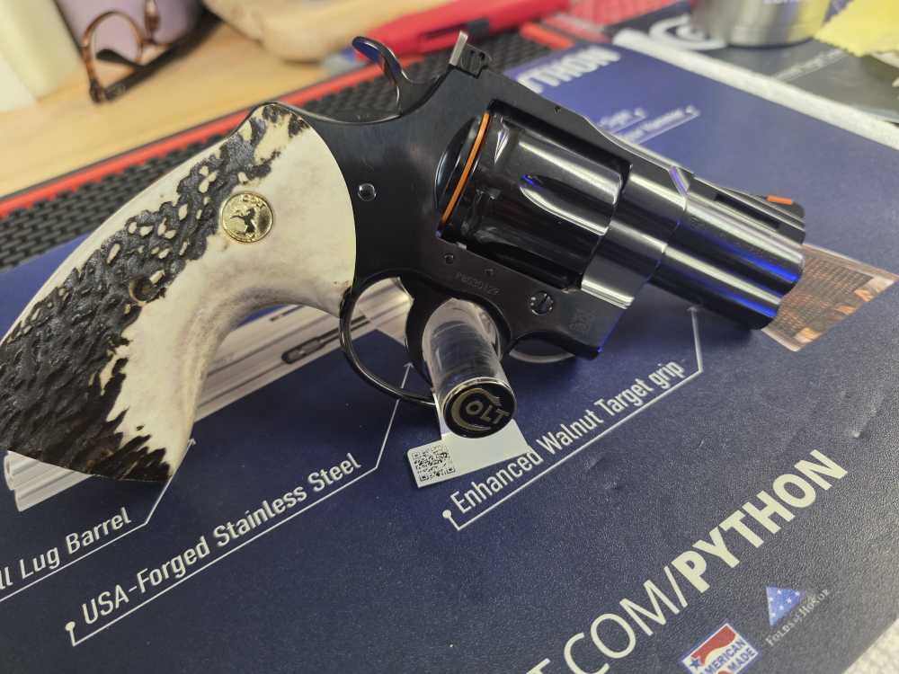 COLT PYTHON ELK STAG TARGET GRIPS GOLD MEDALLIONS FACTORY NEW -img-14