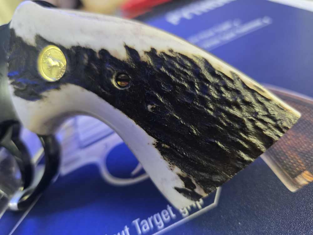 COLT PYTHON ELK STAG TARGET GRIPS GOLD MEDALLIONS FACTORY NEW -img-13