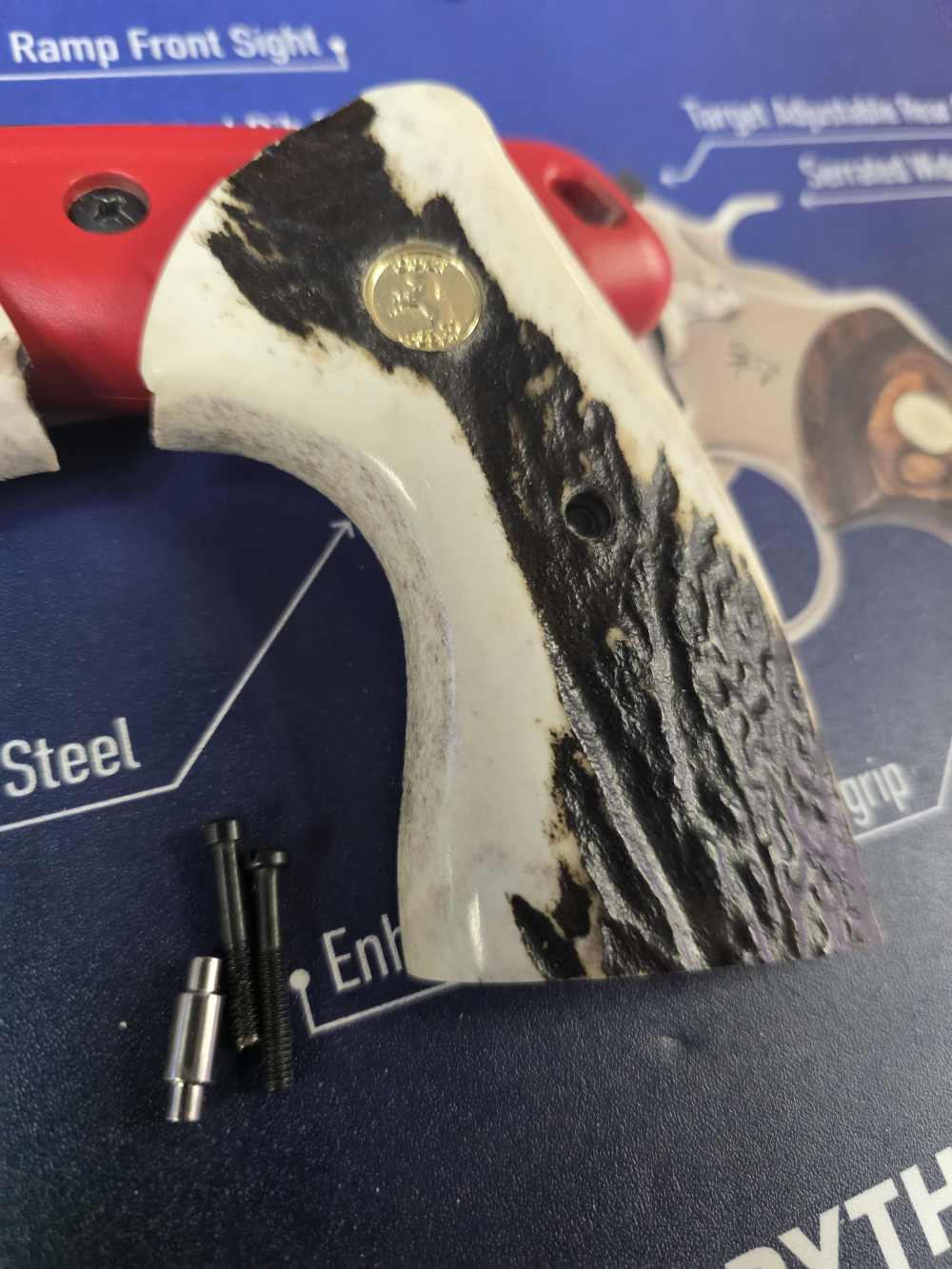 COLT PYTHON ELK STAG TARGET GRIPS GOLD MEDALLIONS FACTORY NEW -img-2