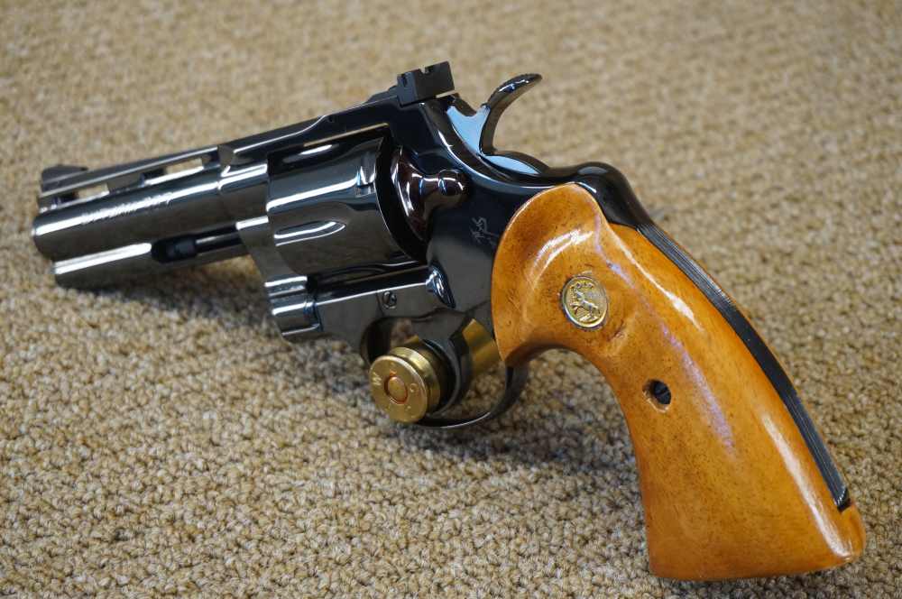 Colt Python 357 Magnum 4" Vent Rib Barrel Royal Blue Mfg. 1968 -img-2