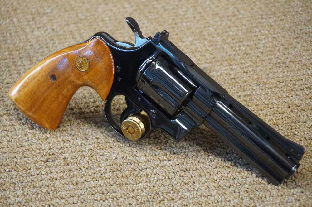 Colt Python 357 Magnum 4" Vent Rib Barrel Royal Blue Mfg. 1968 -img-3