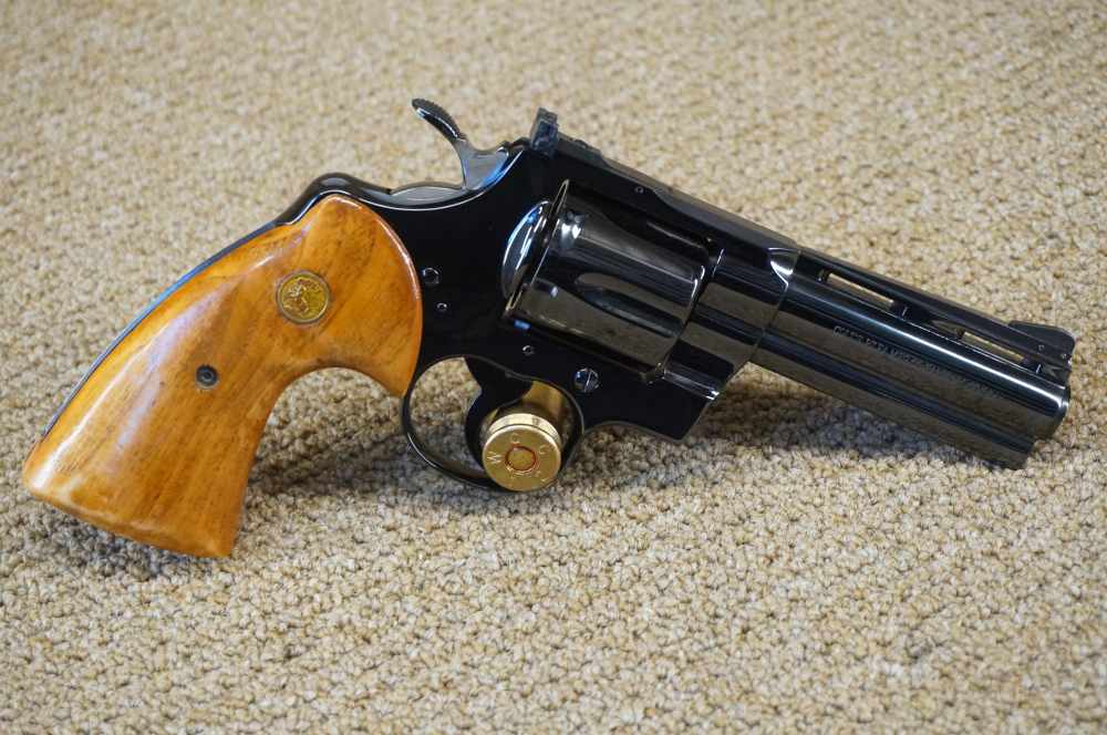 Colt Python 357 Magnum 4" Vent Rib Barrel Royal Blue Mfg. 1968 -img-4
