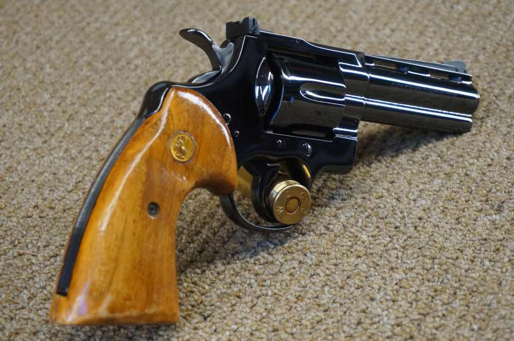 Colt Python 357 Magnum 4" Vent Rib Barrel Royal Blue Mfg. 1968 -img-5