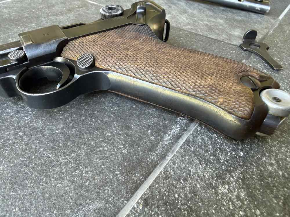 Mauser byf 42 Luger Rig  WWII P08 Pistol, Matching 1942 German Militaria-img-2