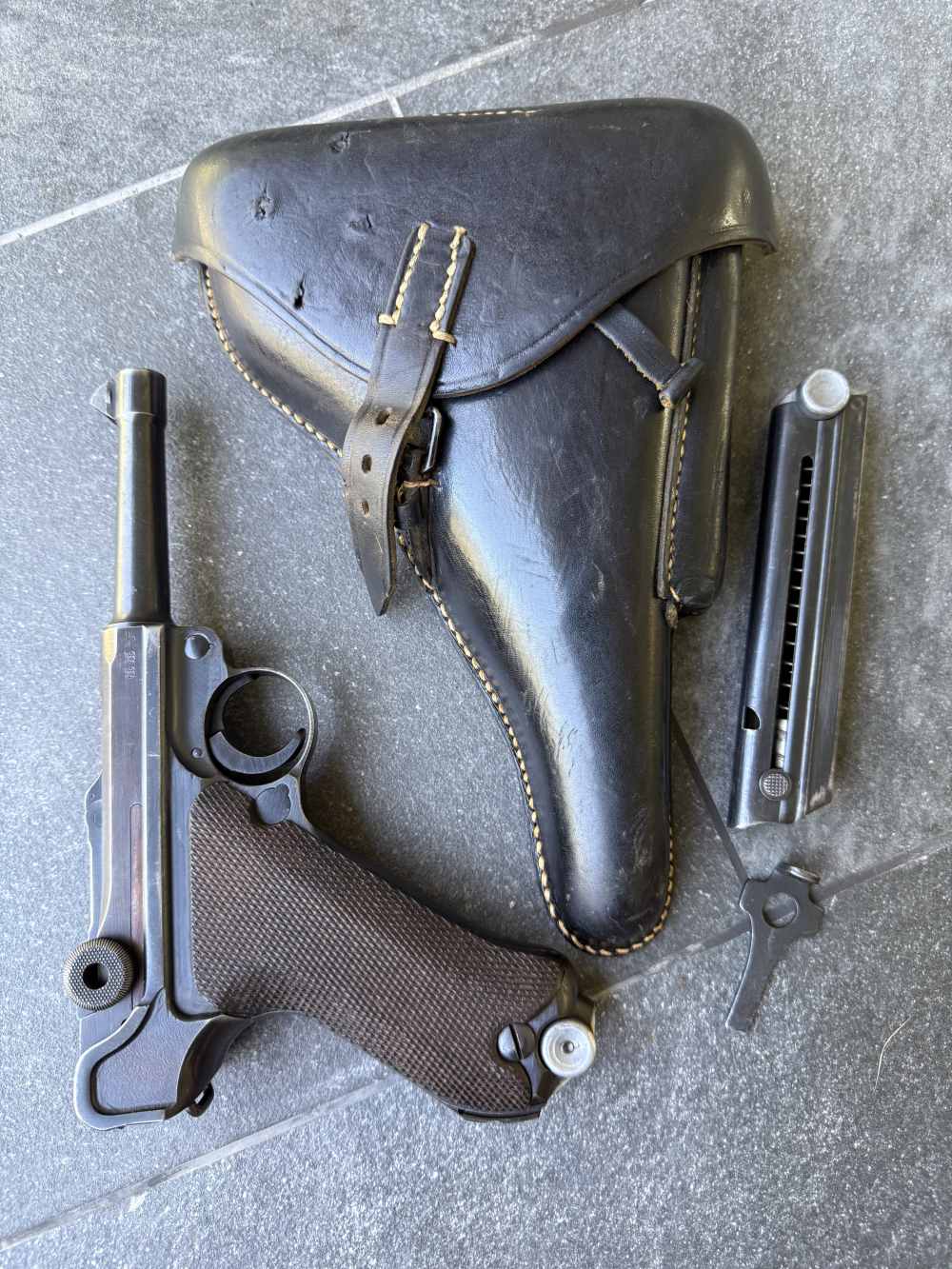 Mauser byf 42 Luger Rig  WWII P08 Pistol, Matching 1942 German Militaria-img-0