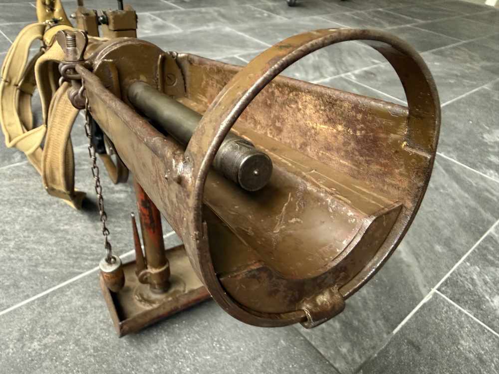 British WWII PIAT Projector Infantry Anti-Tank Launcher w/ Dummy Rocket -img-15