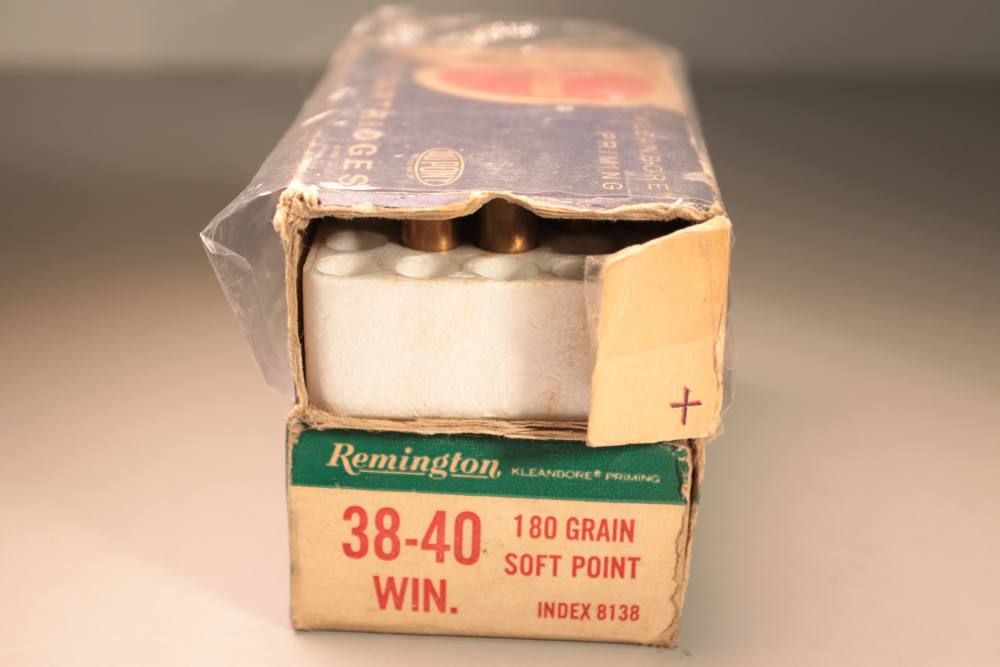 Peters and Remington 38-40 Win. Vintage Ammo (34rds) and Brass (6qty)-img-2