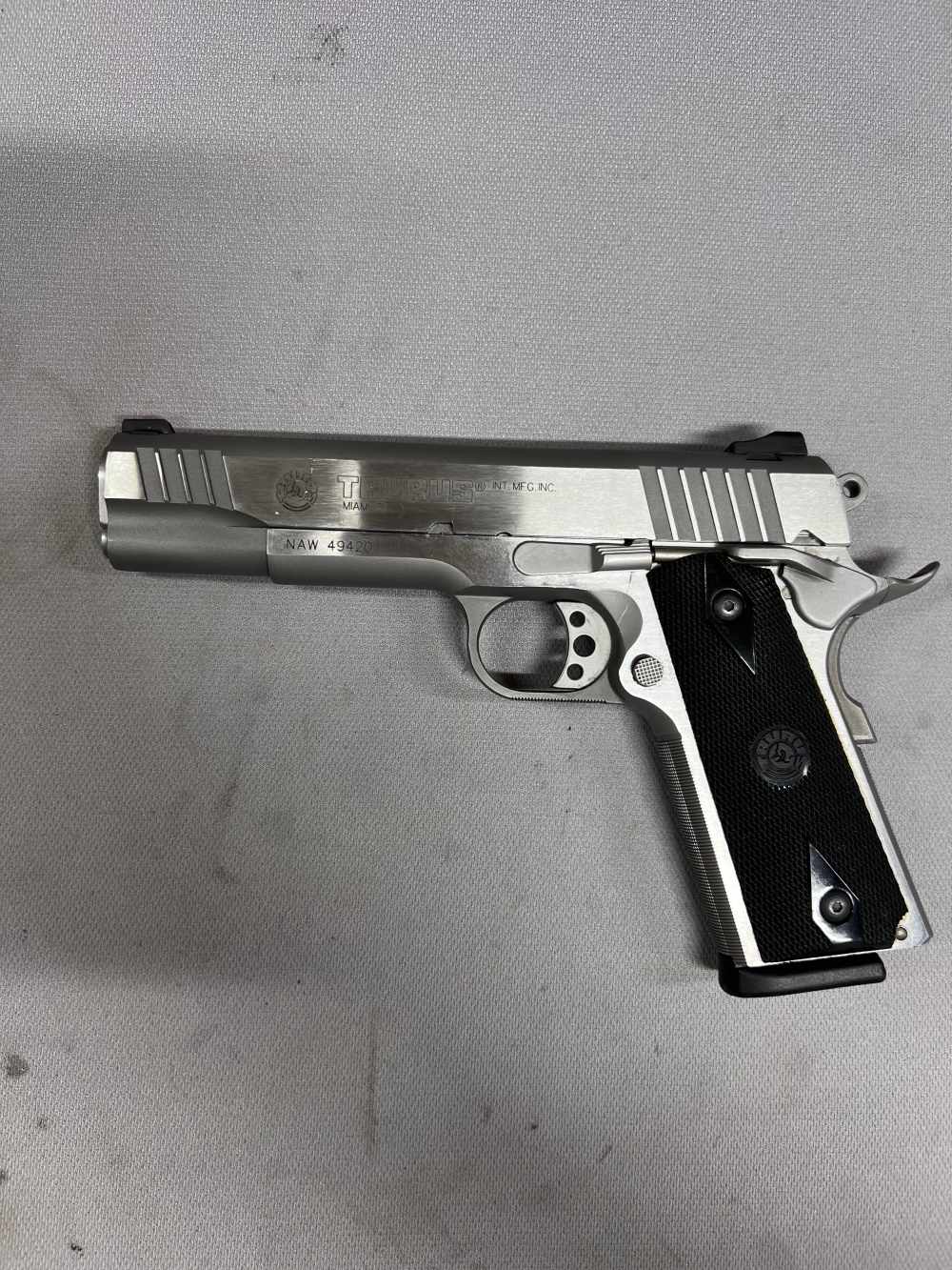 Taurus PT1911 stainless finish 45 ACP 5" barrel black grips white dot sight-img-2
